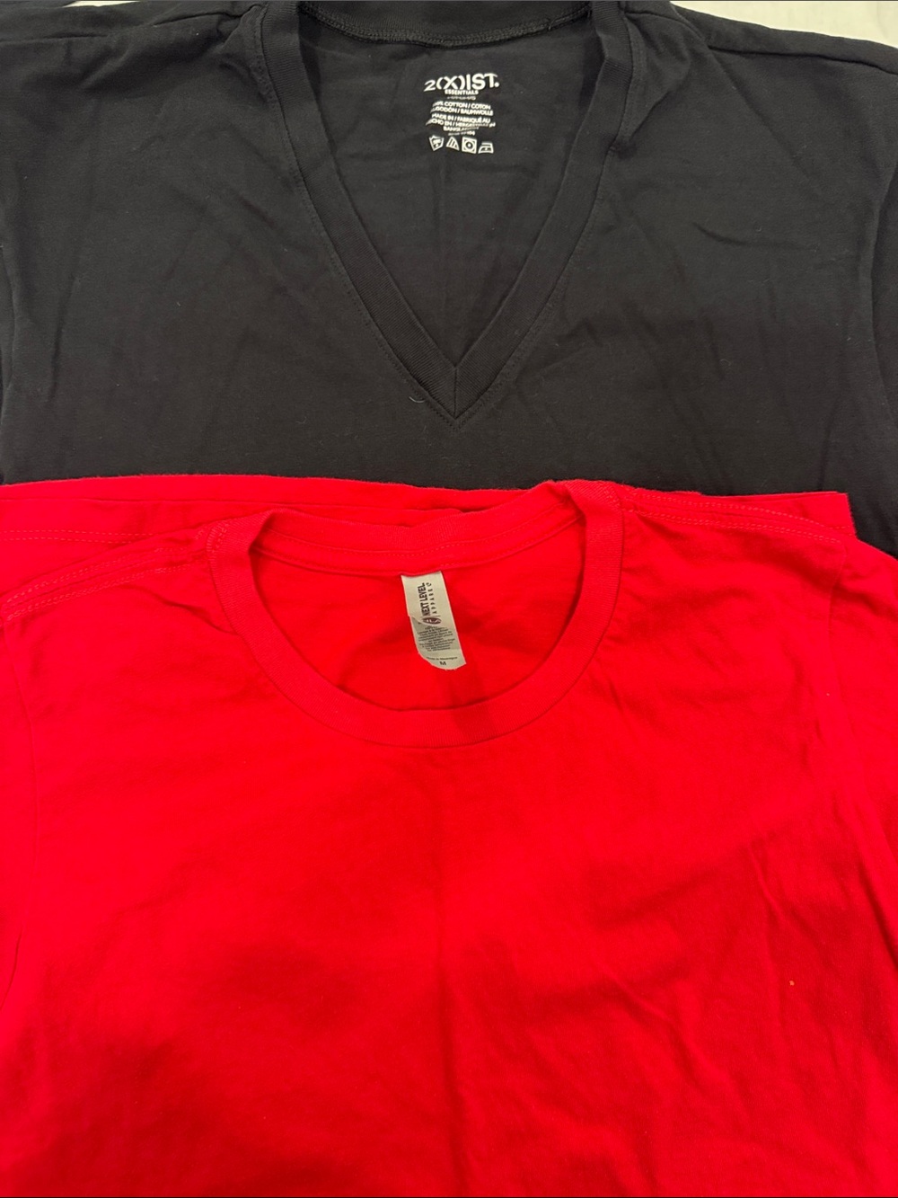 2-Pack Crew & V-Neck Tee Bundle in Black and Red med